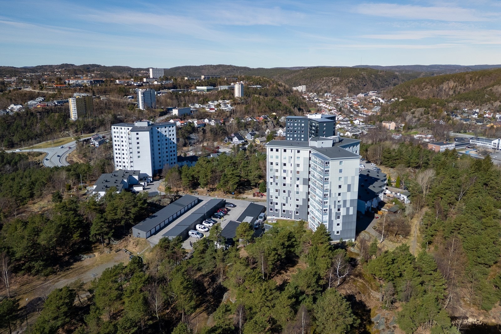 Kort vei til butikker, buss og fine turområder Galleribilde