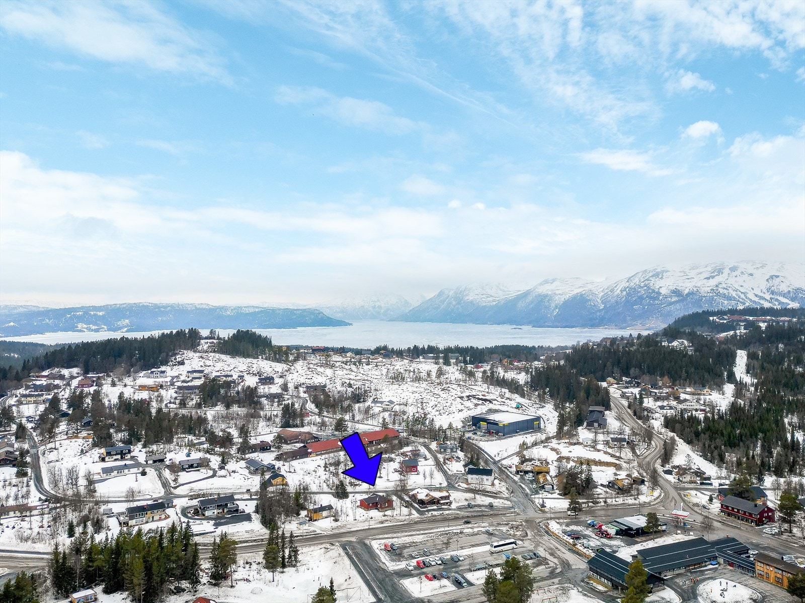 Fra boligen er det for øvrig en kjøretur på ca. 5 minutter til Rauland Skisenter, Telemarks største skidestinasjon.
Raulandsområdet er ellers kjent for sine velpreparerte skiløyper på til sammen 150 km. Galleribilde