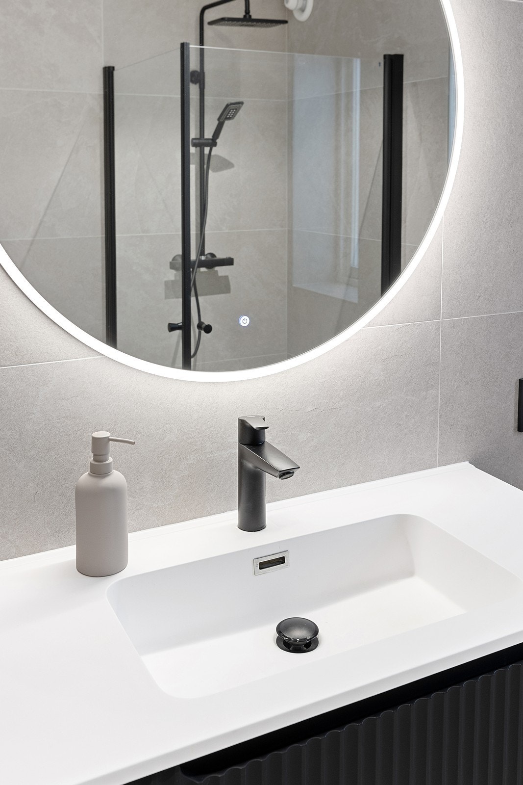 Integrert belysning i speilet som kan dimmes Galleribilde