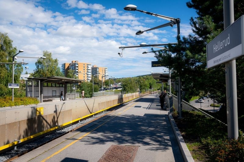 Hellerud T-bane kun 4 min gange unna boligen. Galleribilde