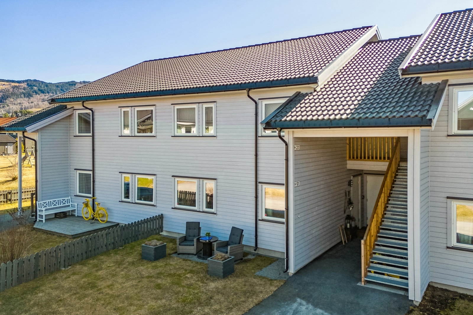 Tiltalende 3-roms på bakkeplan med liten hage og solrike uteplasser Galleribilde