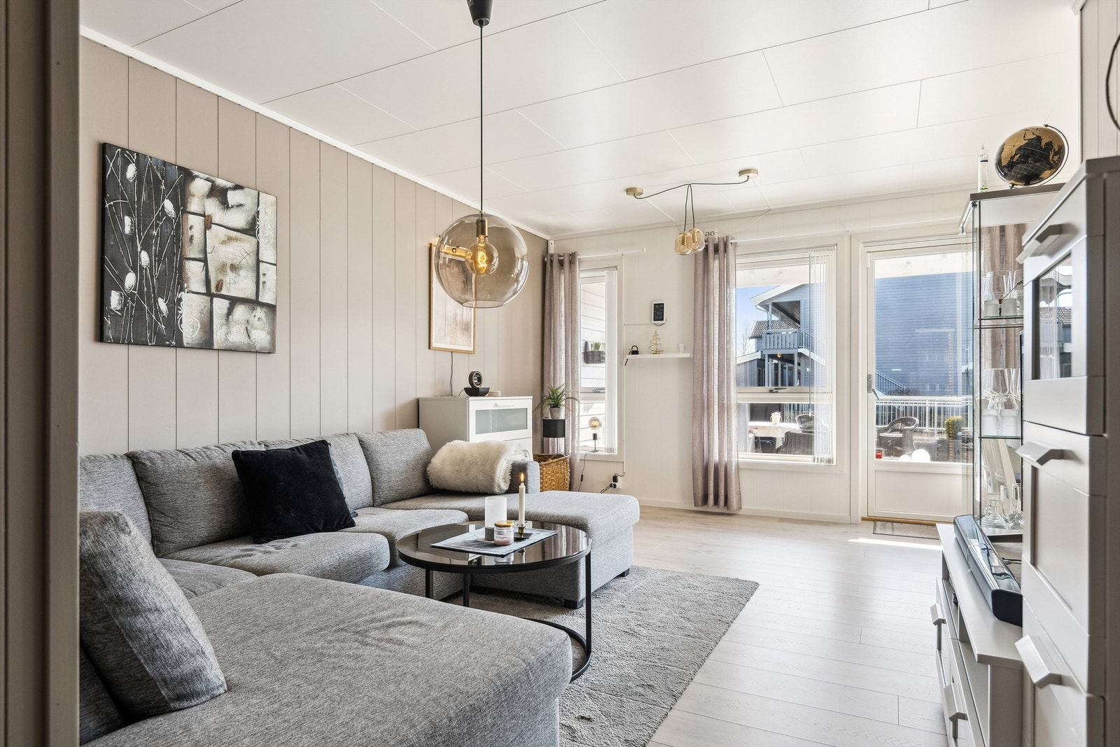 Leiligheten fremstår som praktisk og lettstelt, innredet i lyse og tiltalende farger. Galleribilde