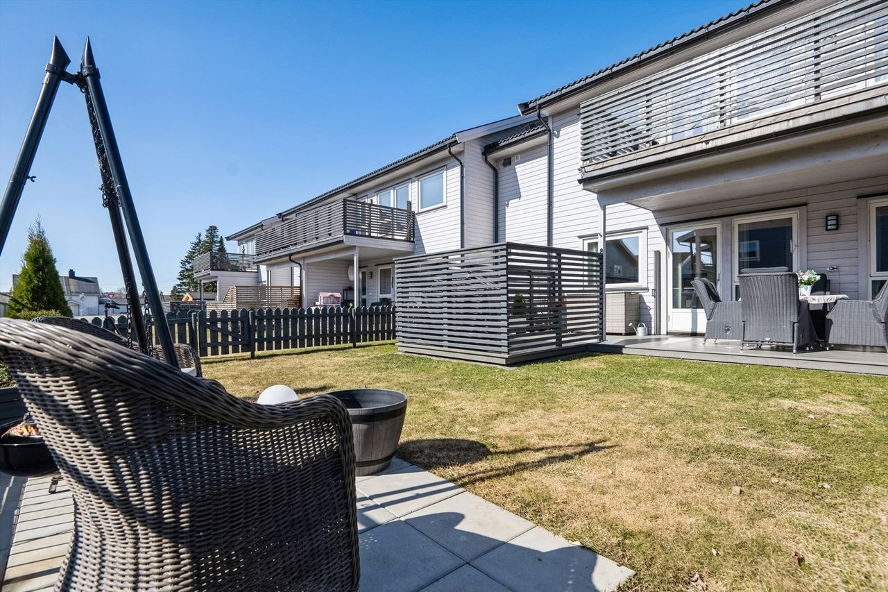 Leiligheten disponerer eget uteareal Galleribilde