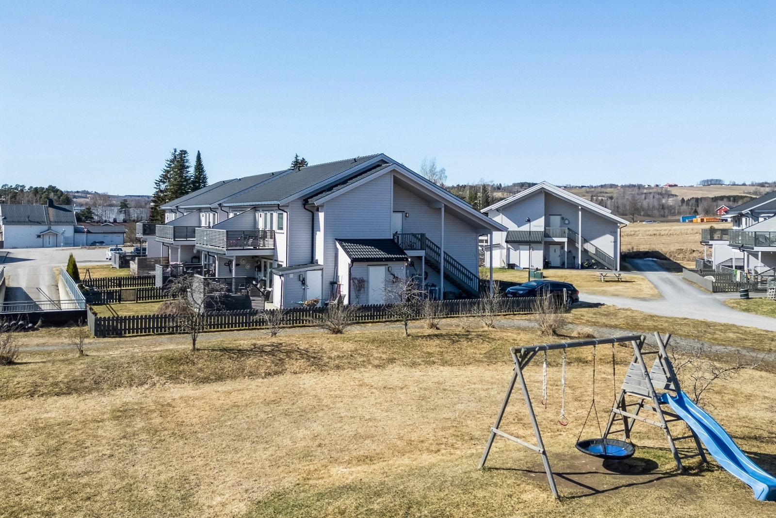EIendommen er meget barnevennlig og det er kort gåavstand til både barnehager og skoler Galleribilde