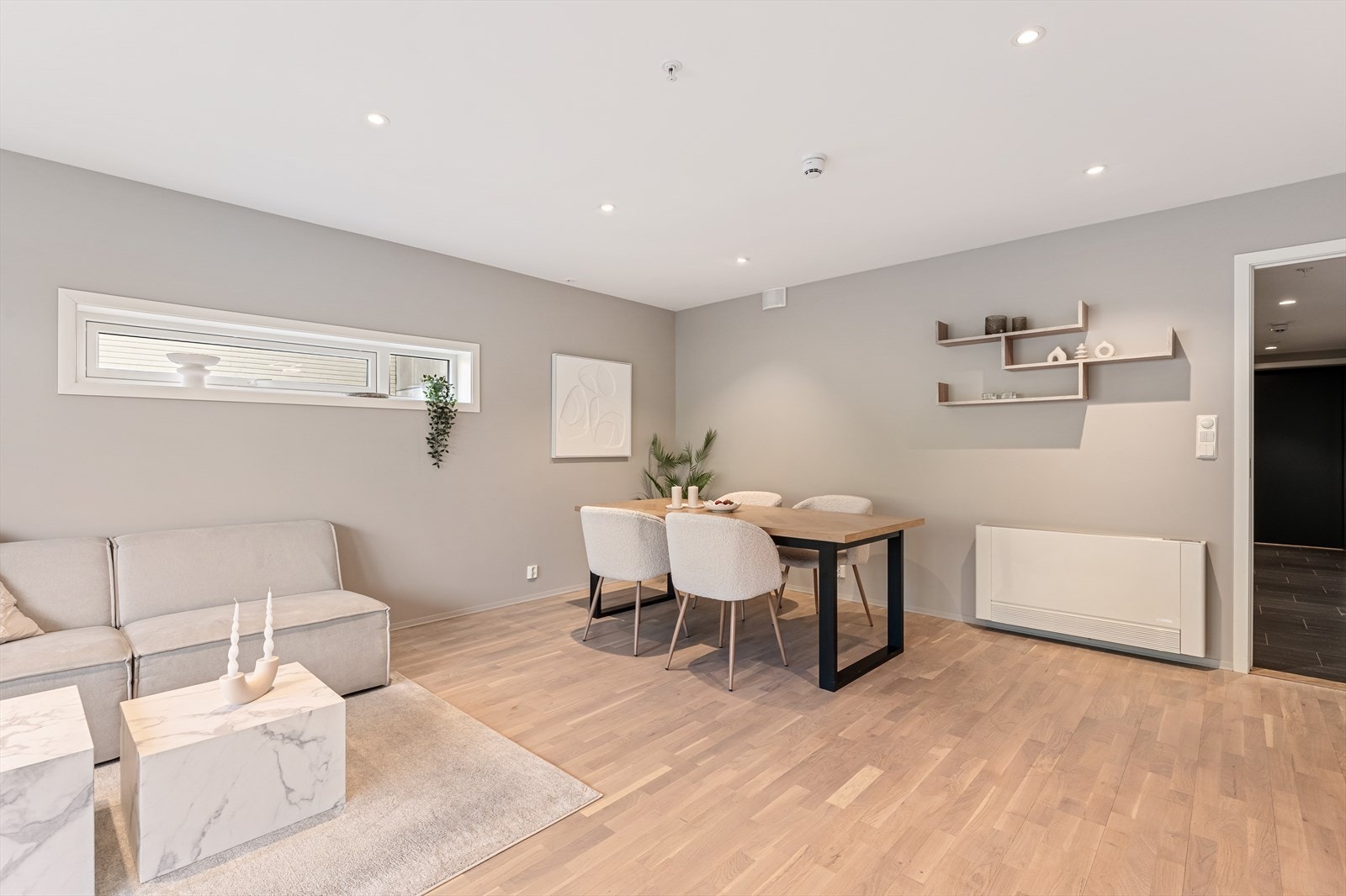 - I stuen er det vannbåren varme med radiator - Galleribilde