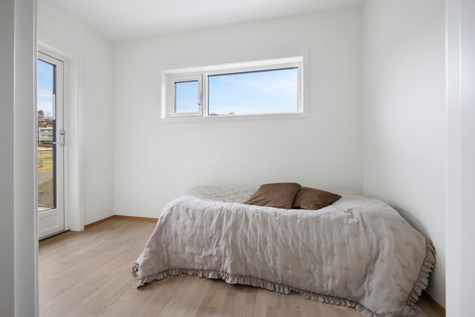 Soverom med utgang til balkong - ca 6 kvm. Galleribilde