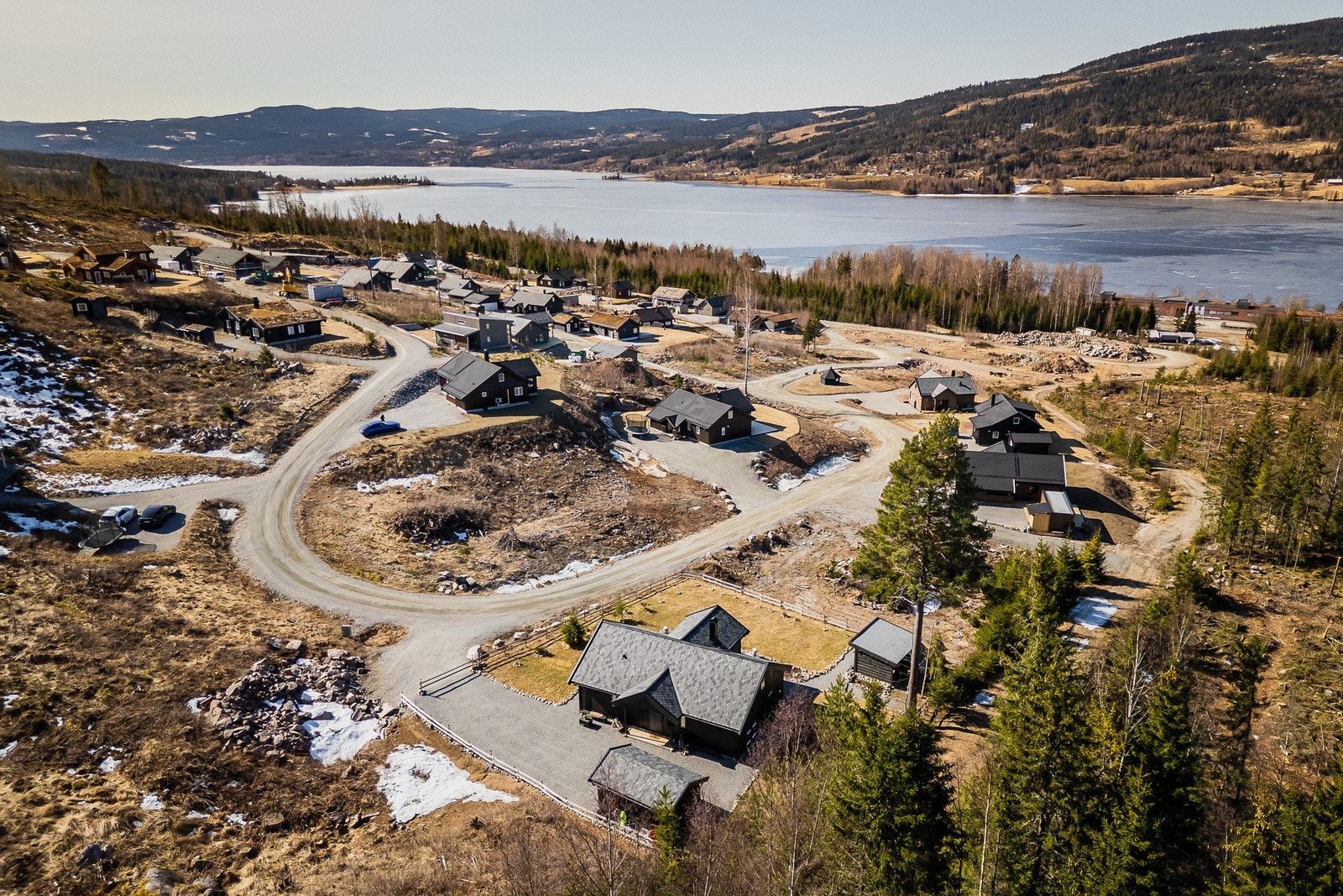 Ca. 4 km til Hurdal sentrum med butikker og kafé. Galleribilde