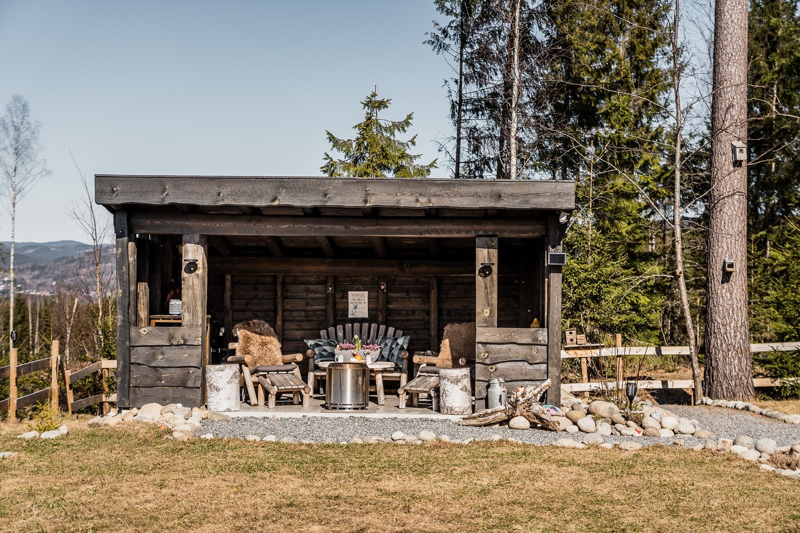 Gapahuk - perfekt for bålkos året rundt. Galleribilde