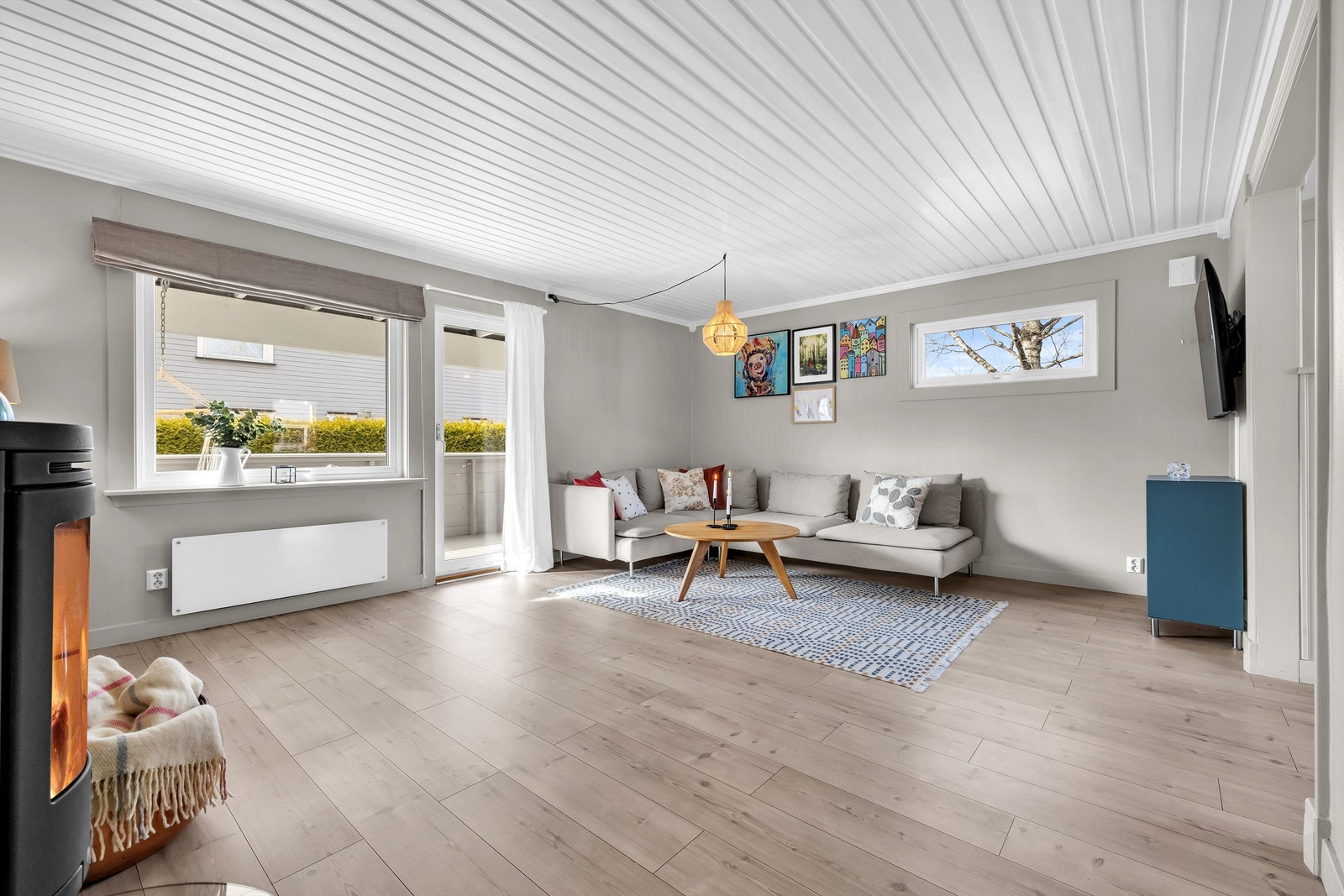 Romslig stue med gode møbleringsmuligheter. Galleribilde