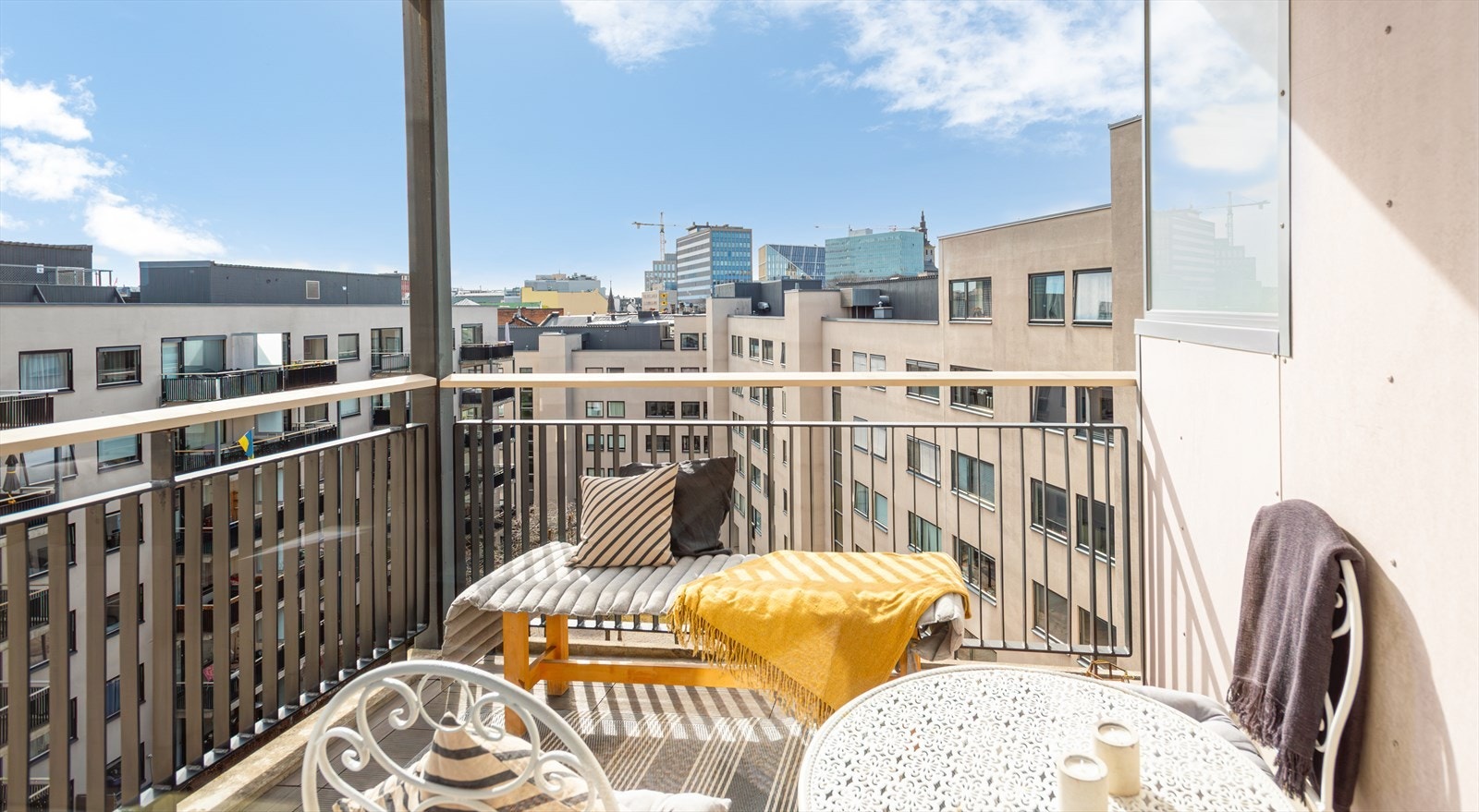 Velkommen til Jess Carlsens gate 10, presentert av Louise Laheld! Galleribilde