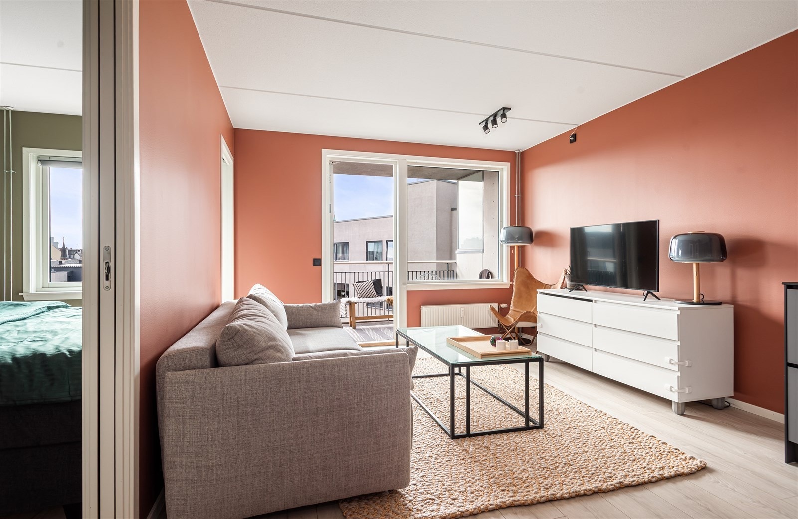 Phillips Hue lights i stue og inngangsparti, kan dimmes både på lysstyrke og farge. Galleribilde