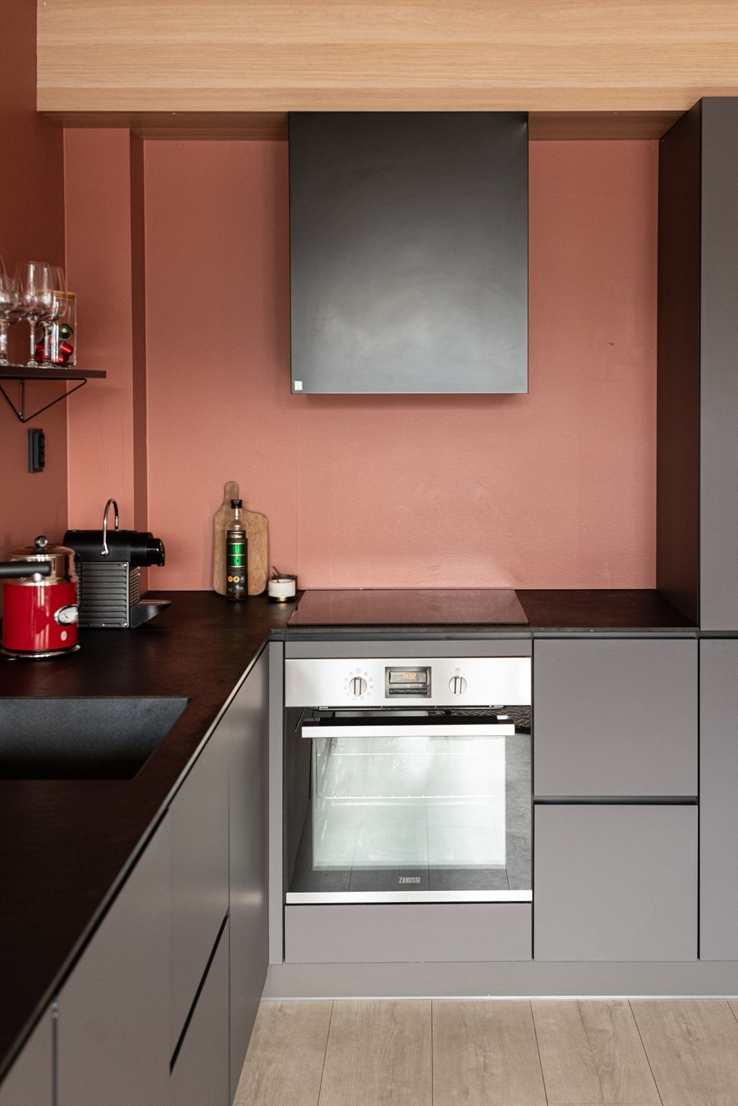 Stilrent kjøkken som er klart for mange år med matlaging! Galleribilde