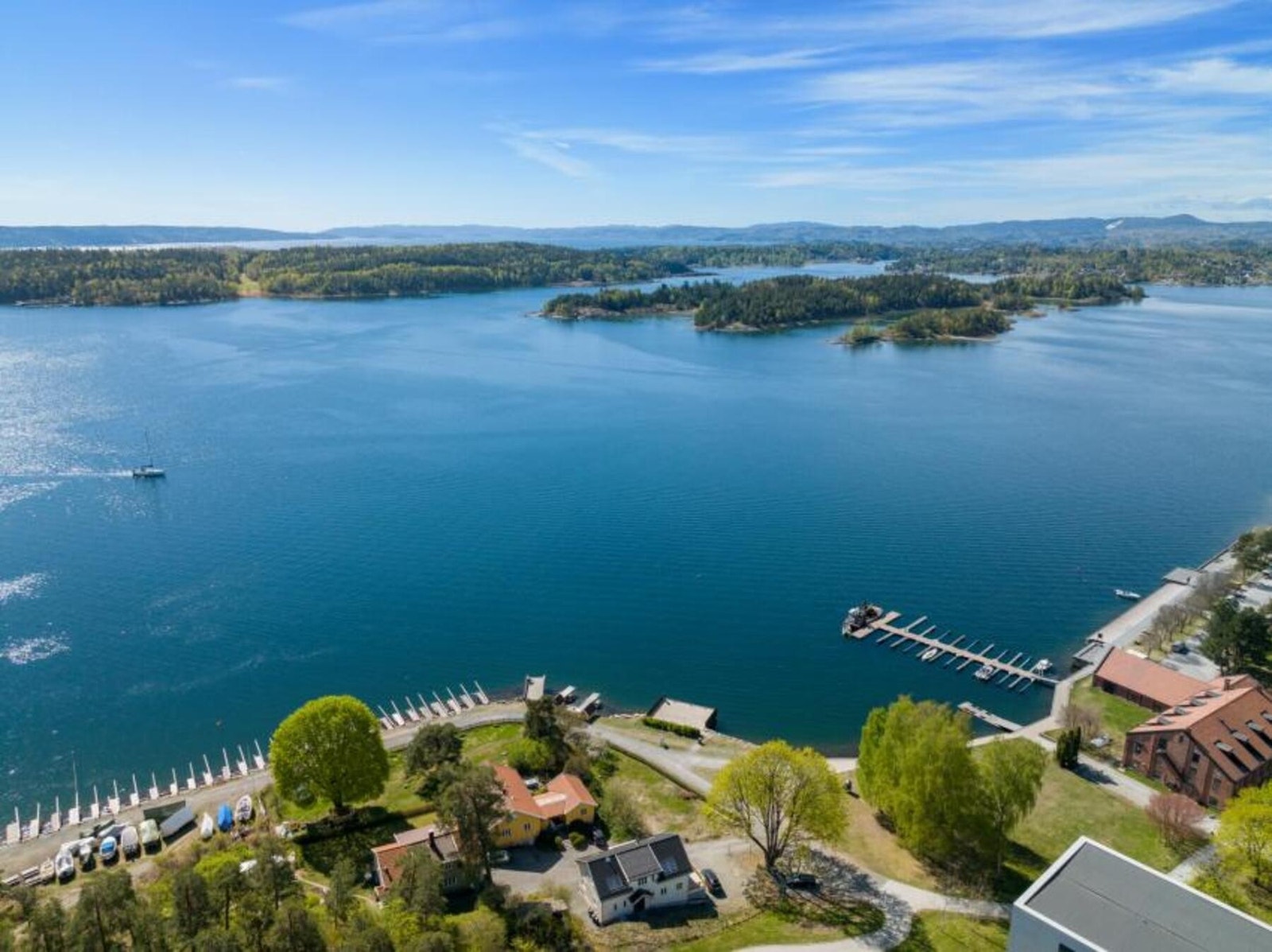 På nedre Høvik lever man med sjøen som nærmeste nabo. Galleribilde