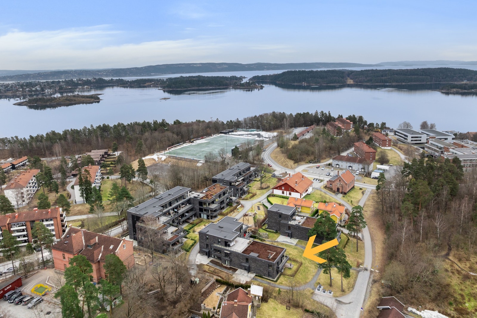 Sameiet ligger sjønært med idylliske turmuligheter rett utenfor dørstokken. Galleribilde