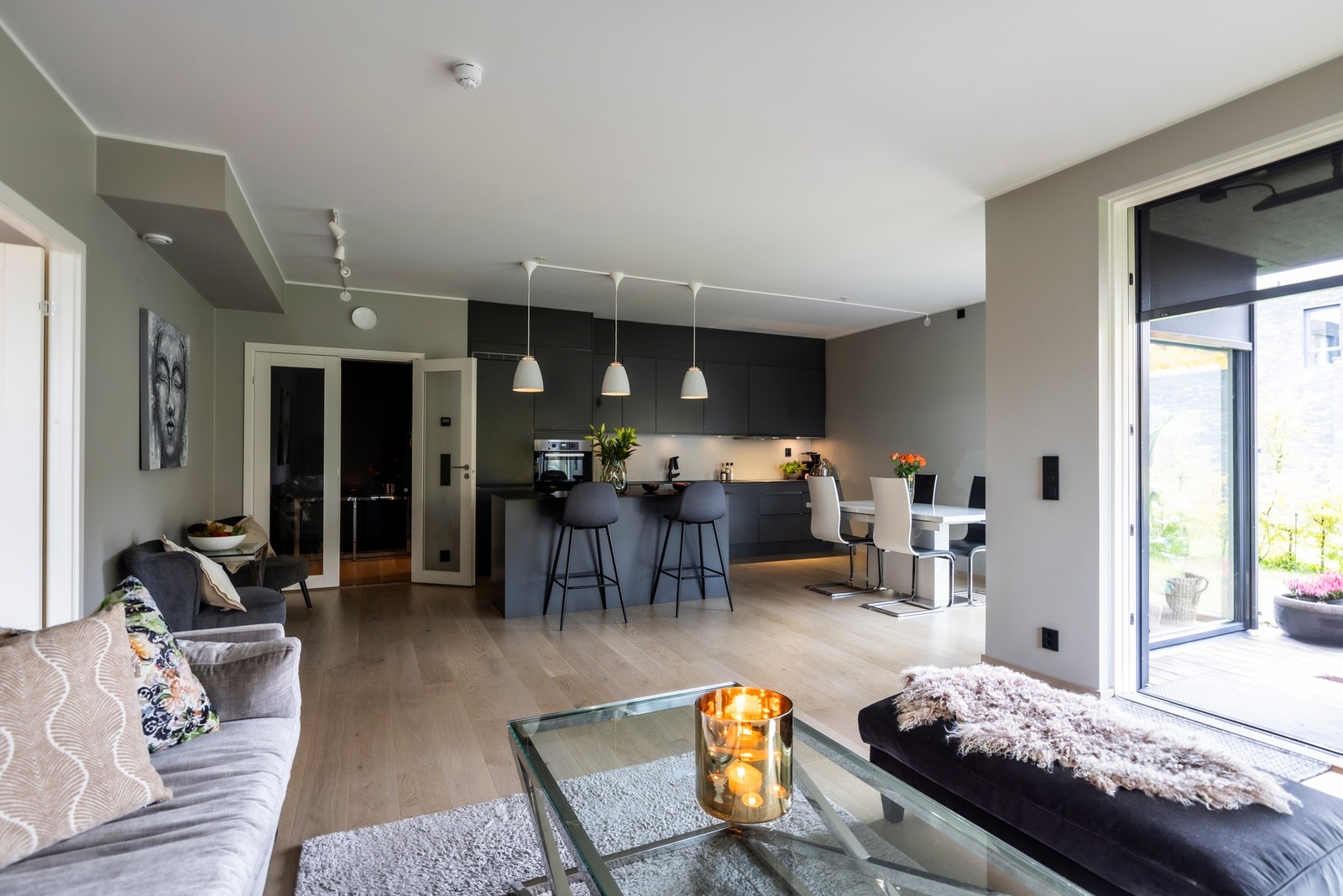 Leiligheten har en svært sosial og åpen løsning. Galleribilde