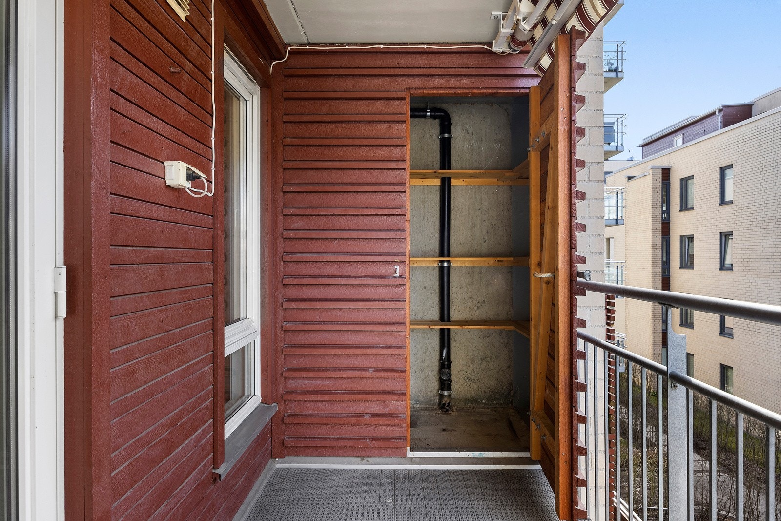 Praktisk utebod på balkongen. Galleribilde