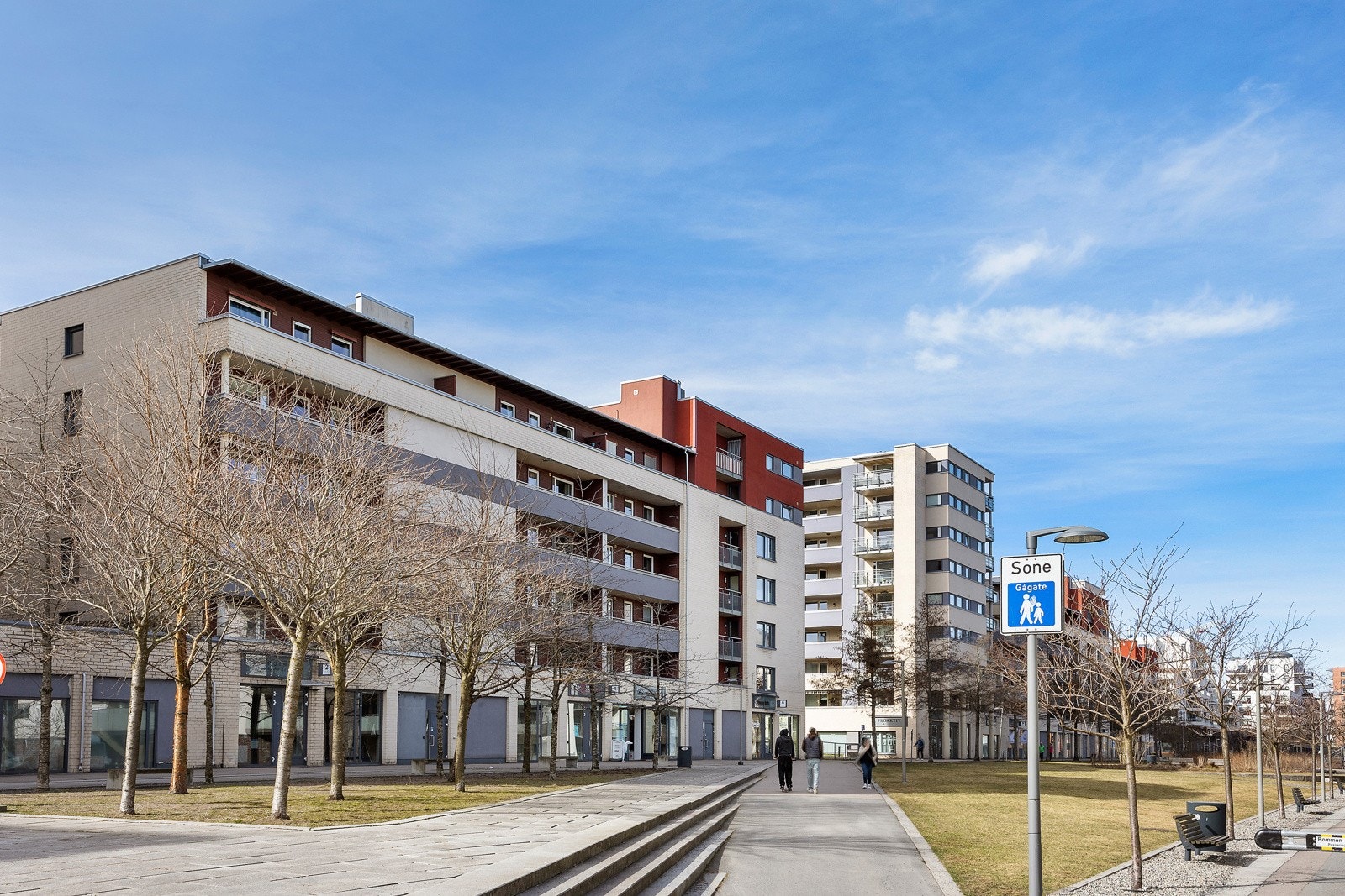 Urbant og sentralt i Lørenskog. Her har du alt du alt du behøver rett utenfor døren. Galleribilde