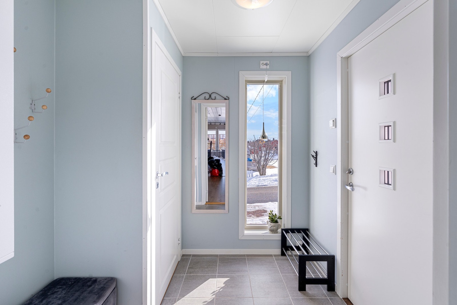 I vindfanget er det flislagt gulv med varme - praktisk for tørking av klær og sko. Galleribilde