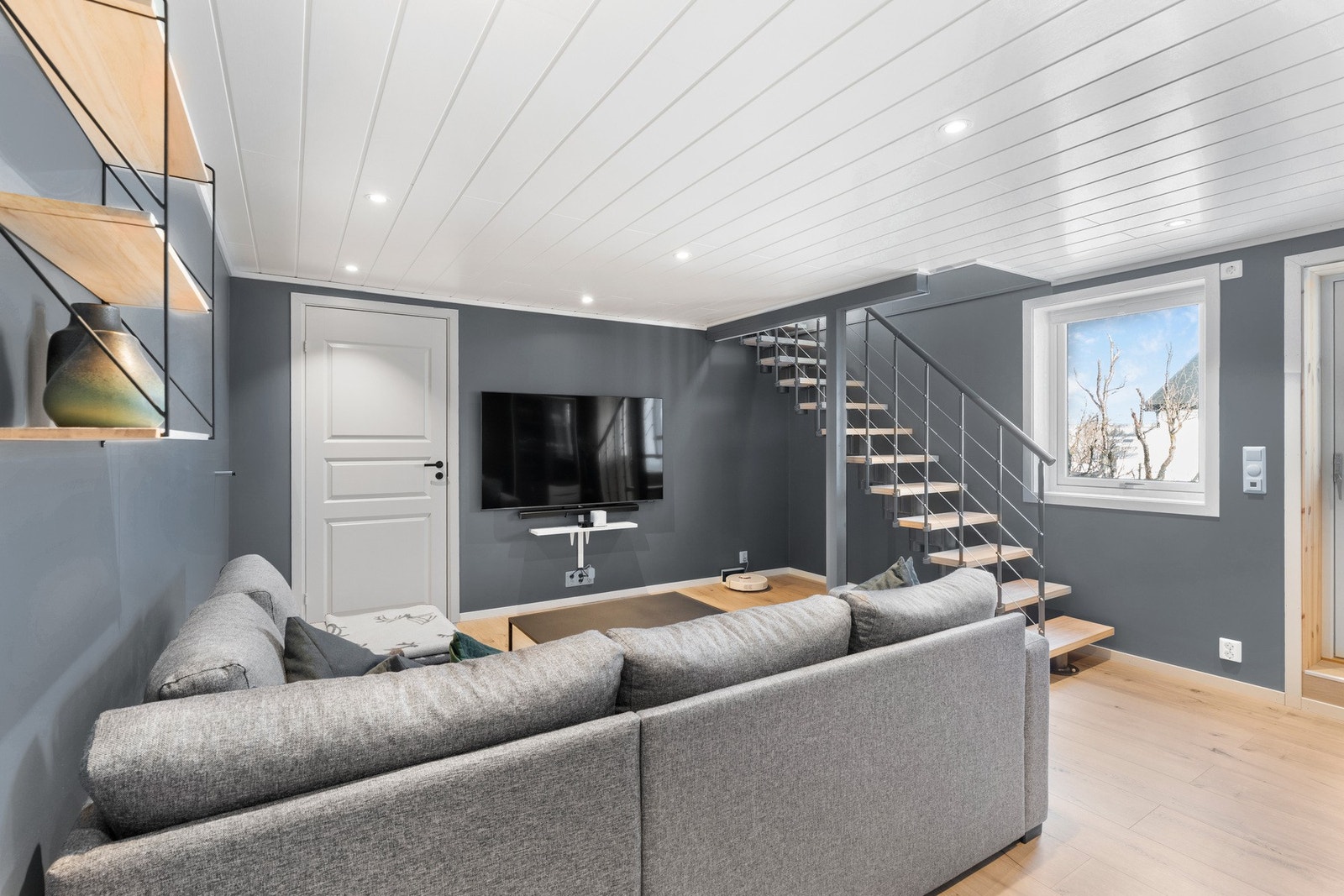 Praktisk med kjellerstue som gir rom for å trekke seg tilbake. Galleribilde