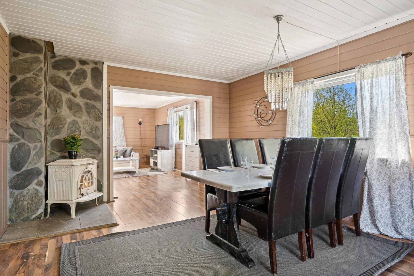 Fra gangen kommer du inn til den store stuen. Galleribilde