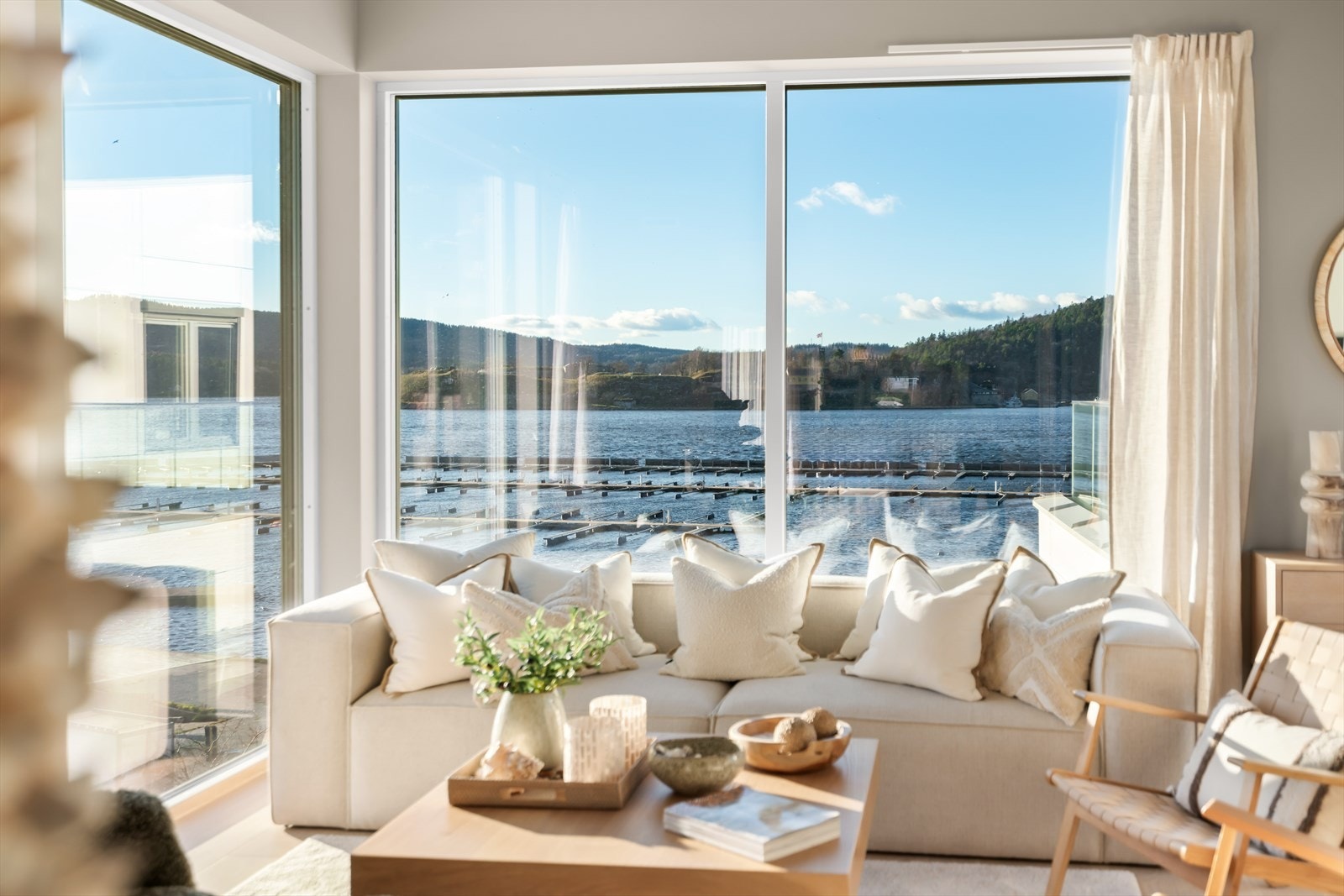 Screens utvendig på flere av vinduene Galleribilde