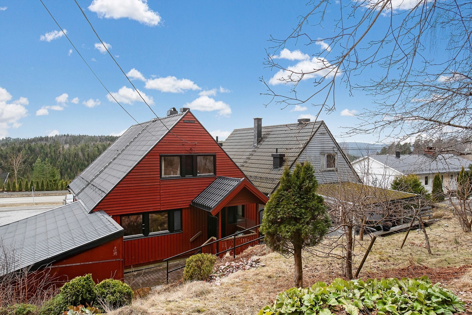 Kjedet enebolig over tre etasjer, samt råloft Galleribilde