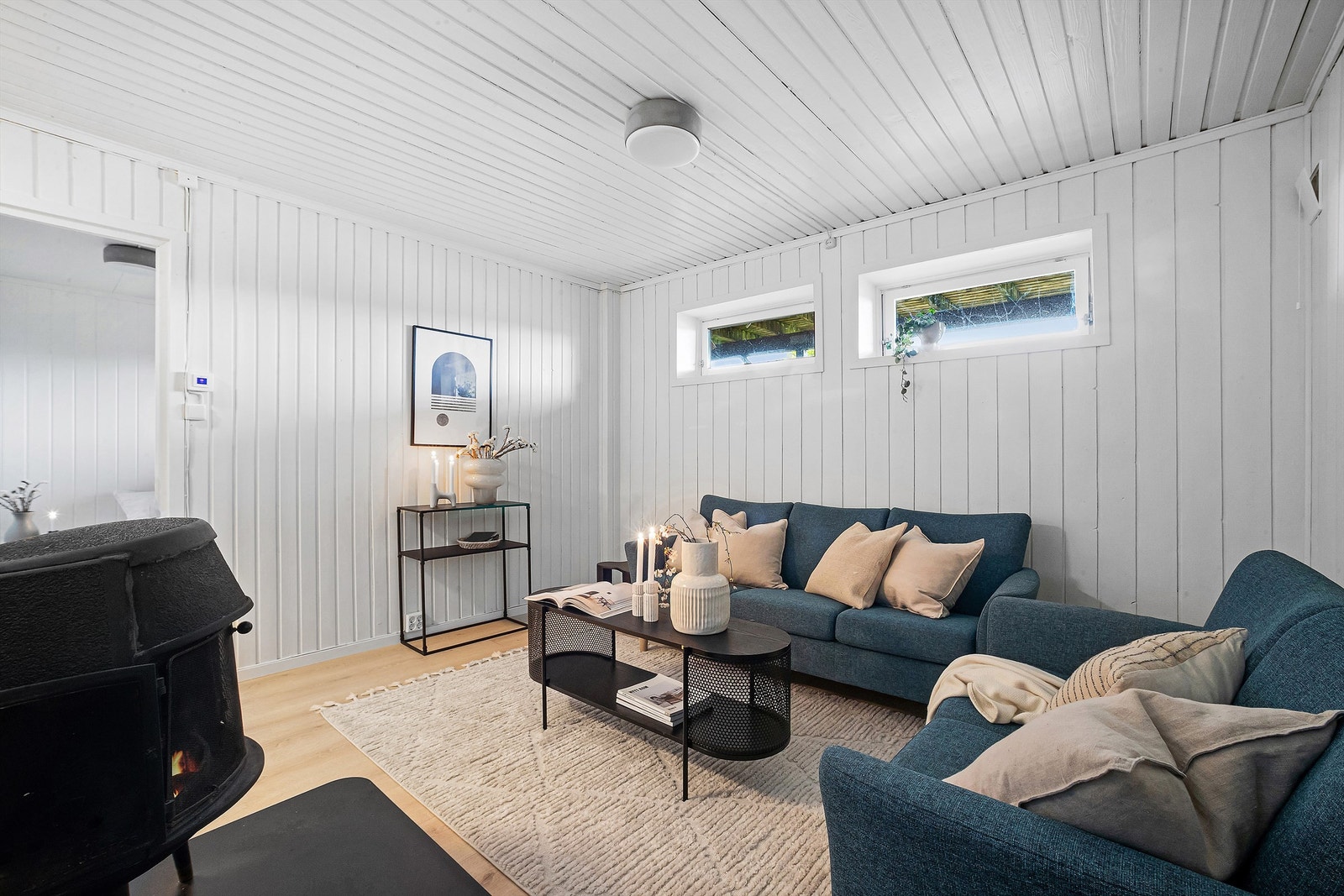 Kjellerstuen kan innredes med sofa, bord, TV og annet stuemøblement Galleribilde