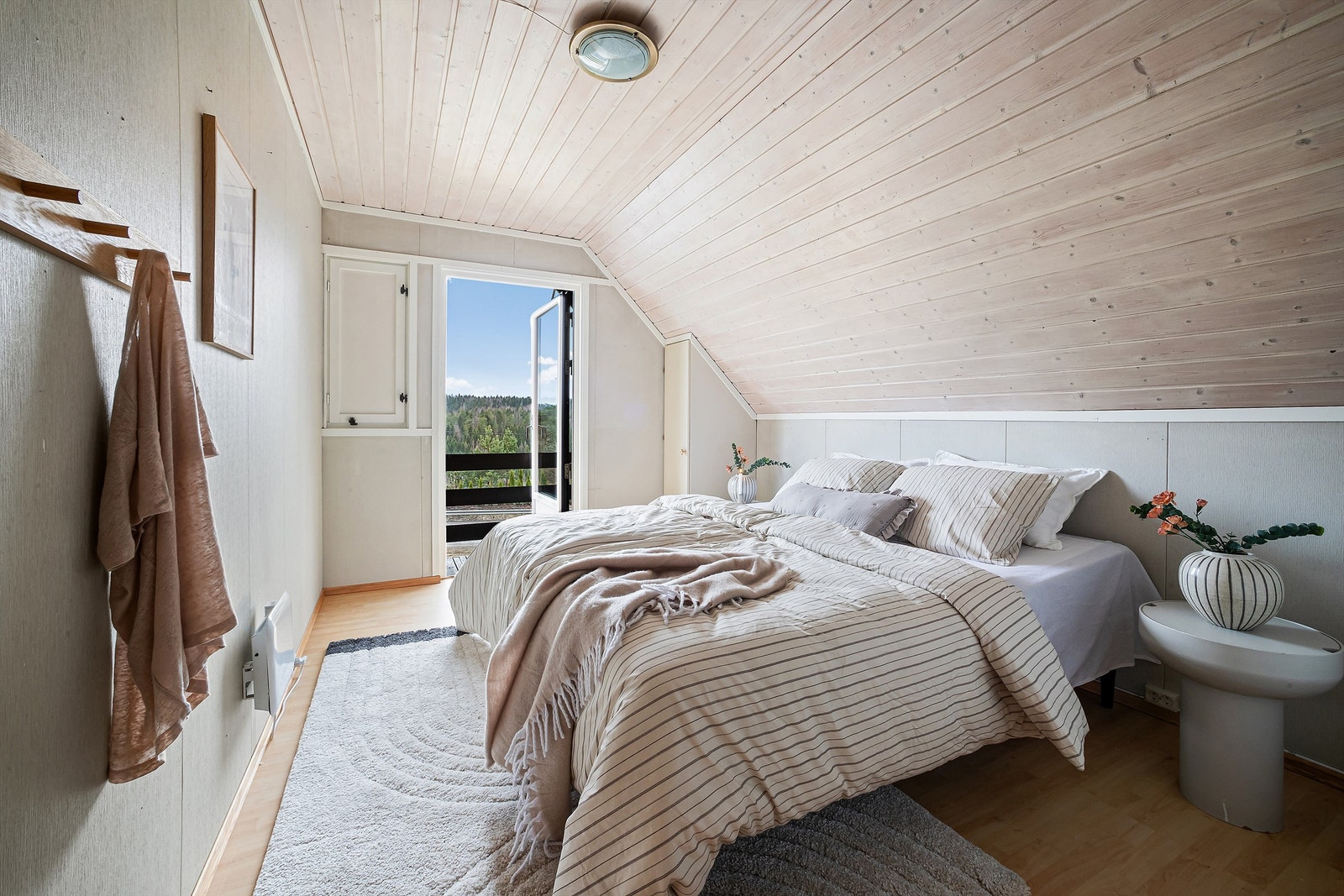 Utgang fra hovedsoverommet til veranda på ca. 8 kvm. Galleribilde