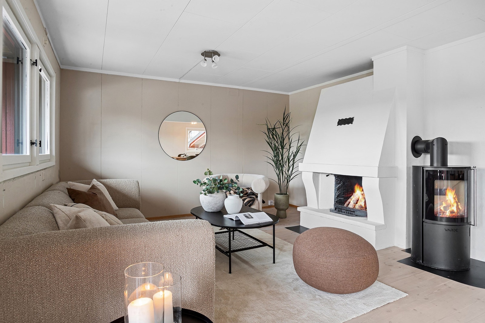 Den åpne peisen gir en lun stemning på kjølige dager Galleribilde