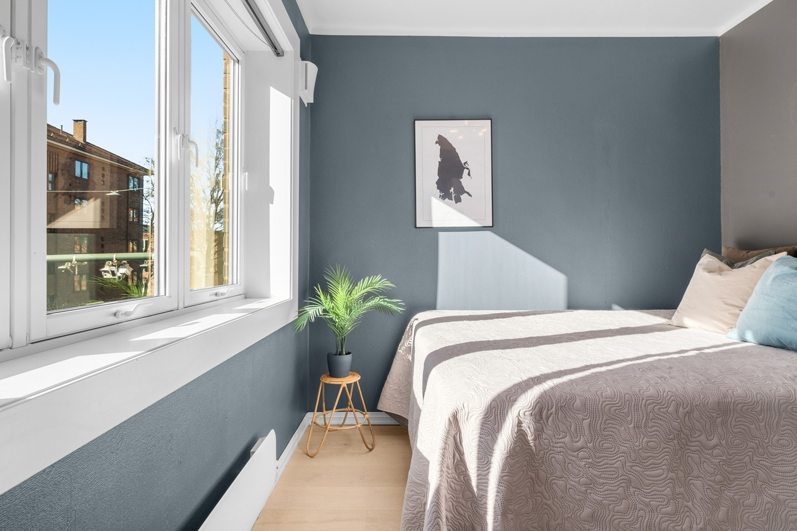 Nye vinduer som holder støy ute, men slipper inn rikelig med naturlig lys og sørger for god ventilasjon Galleribilde