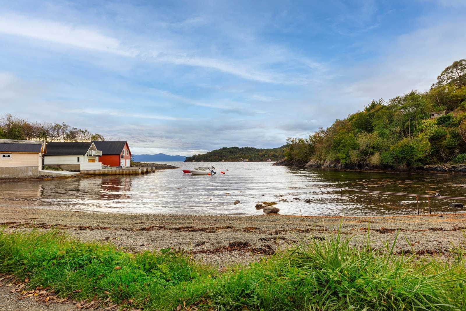 Både Kuvågen (bildet) og Mobergsvika er fine badeplasser om sommeren. Galleribilde