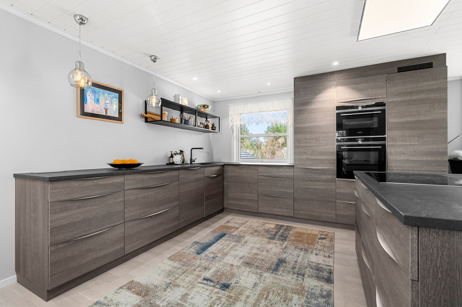 Her det mye skap-og benkeplass Galleribilde