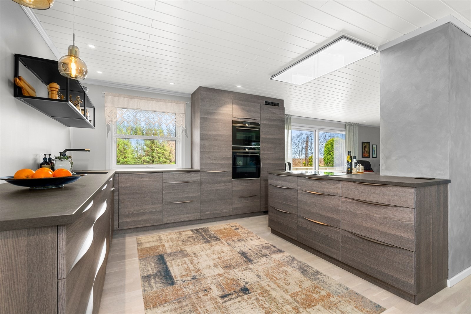 Kjøkkenet er nytt fra 2018 og har integrerte hvitevarer Galleribilde