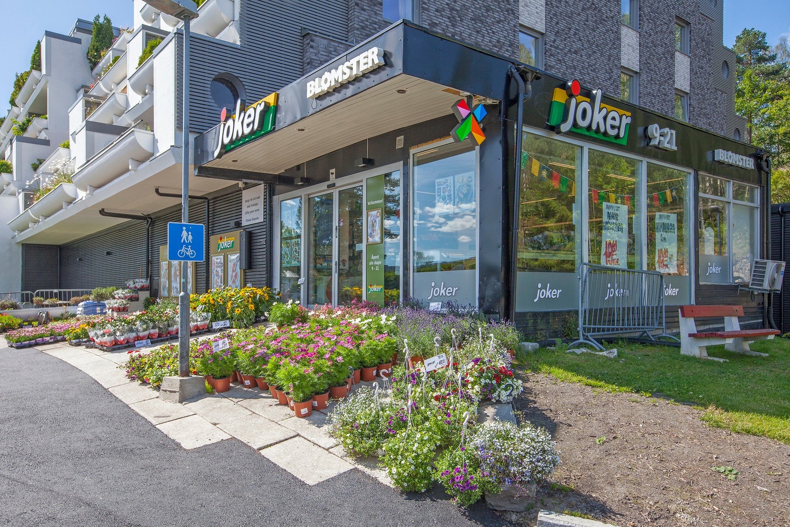 Nærbutikken Joker på Ullerntoppen er en innholdsrik dagligvareforretning Galleribilde