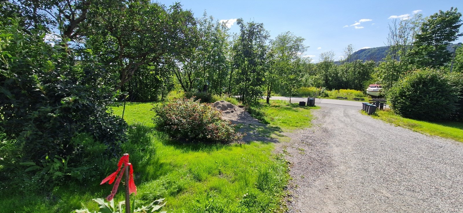 Merking av tomtens hjørne mot nordvest. Galleribilde