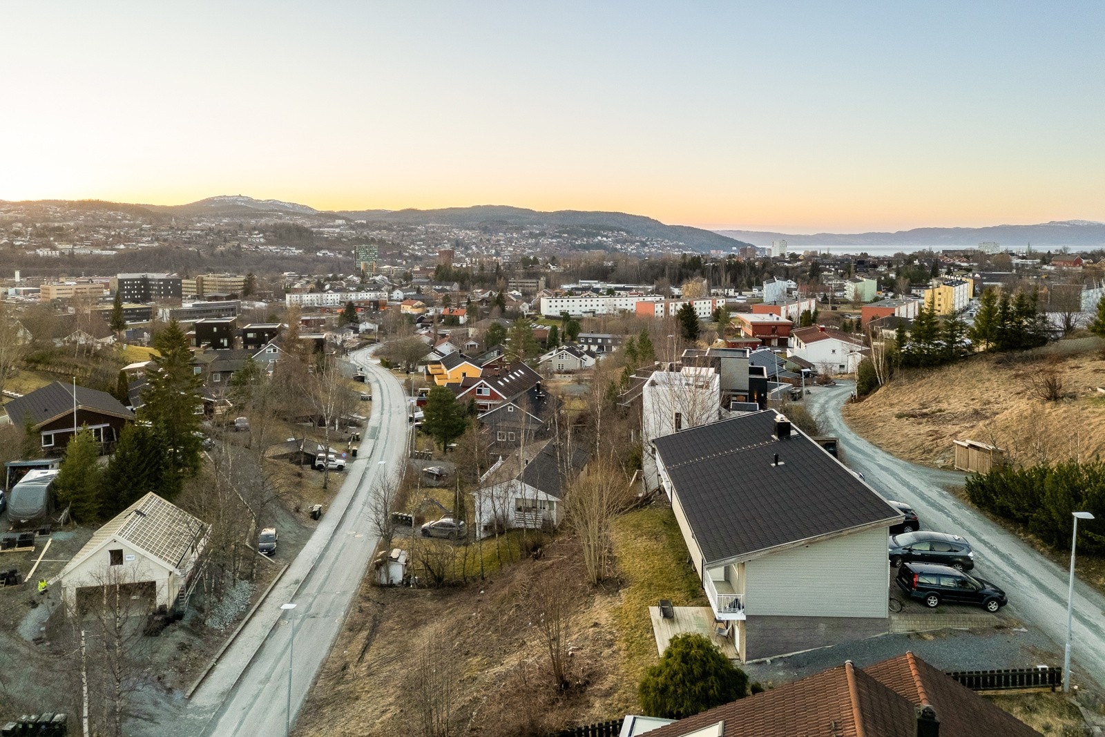 En flott boligtomt i et attraktivt og barnevennlig boområde. Galleribilde
