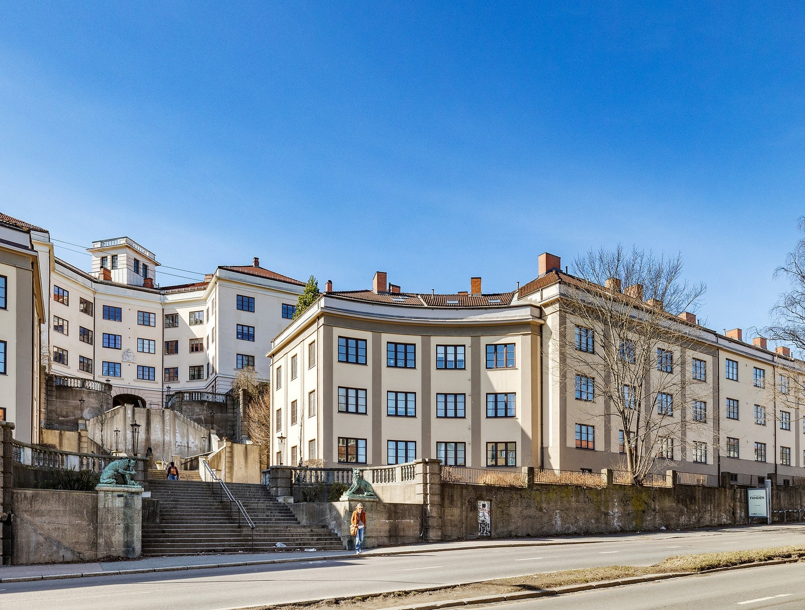 Hovedinngang til bygget gjennom vakre Ilatrappen - med direkte adkomst fra Uelands gate. Galleribilde