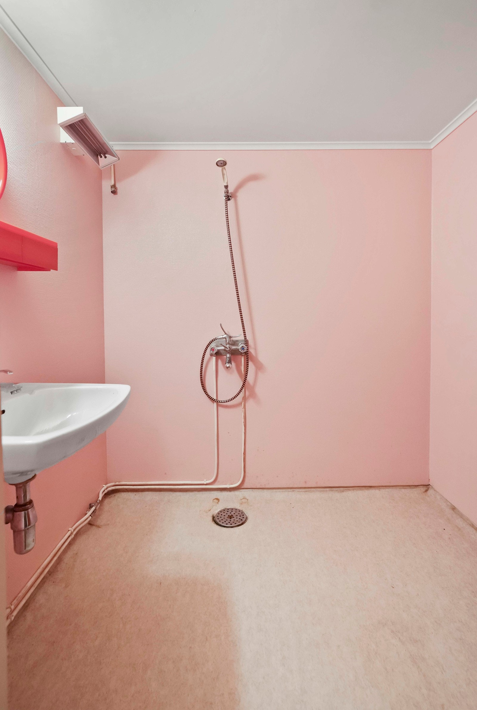 Enkelt bad i kjeller Galleribilde