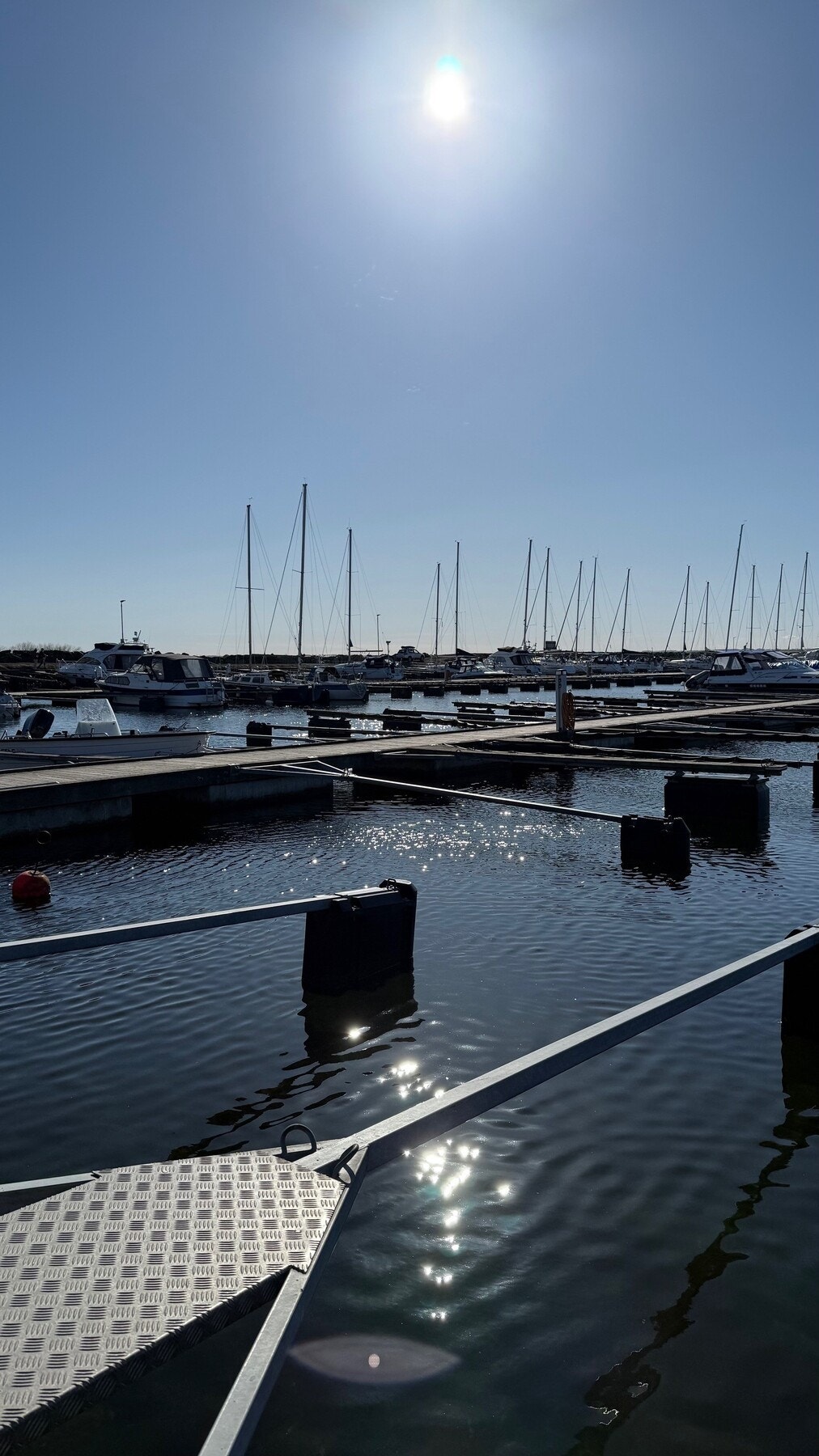 Det er ca. 5 minutter å gå ned til båthavnen (Selgers private bilde) Galleribilde