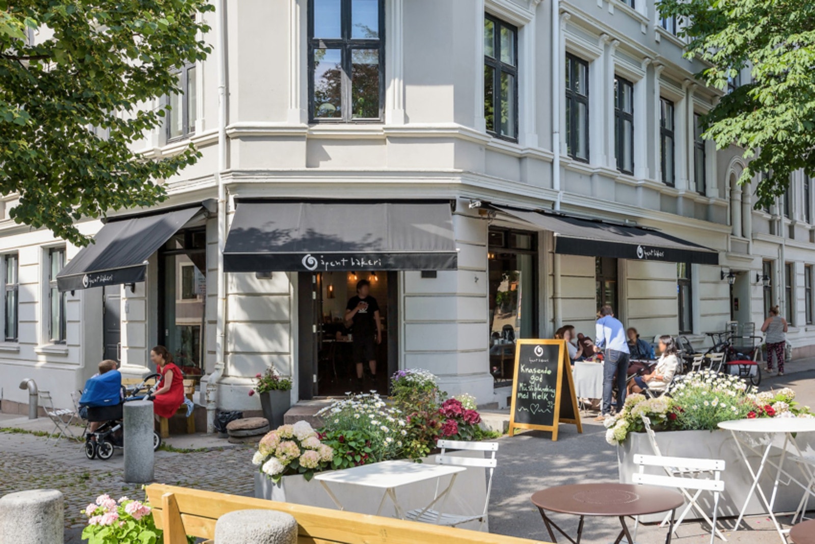 Bislett har flere spisesteder med flotte uteserveringer sommerstid. Galleribilde