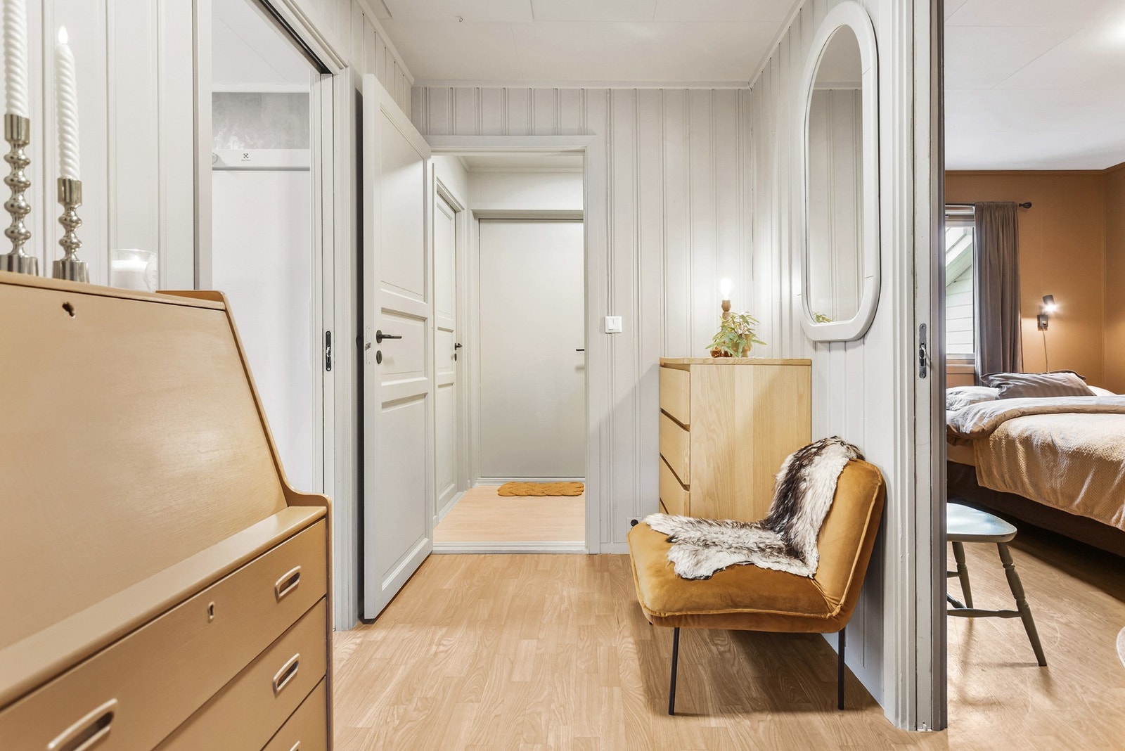 Boligen består av entré, gang, bad, kjøkken, stue, 2 soverom og bod Galleribilde