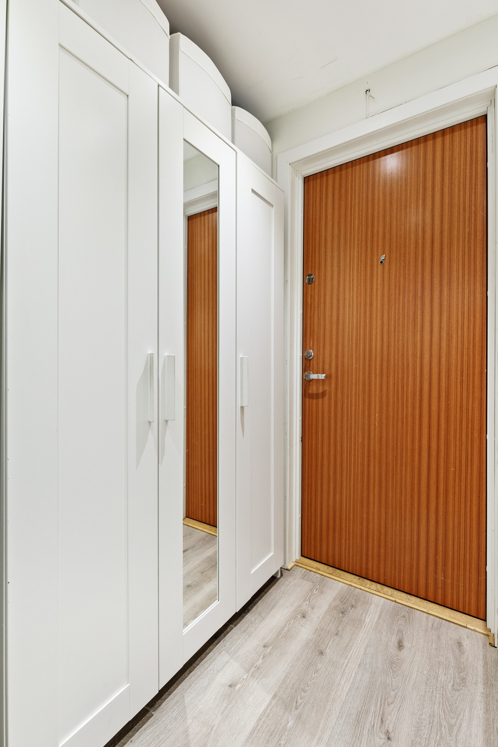 Dørcalling ved inngangsdør. Galleribilde