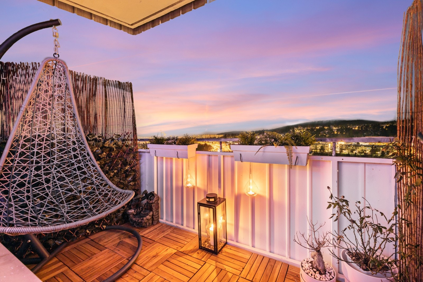 Koselig sør-vestvendt balkong. Galleribilde