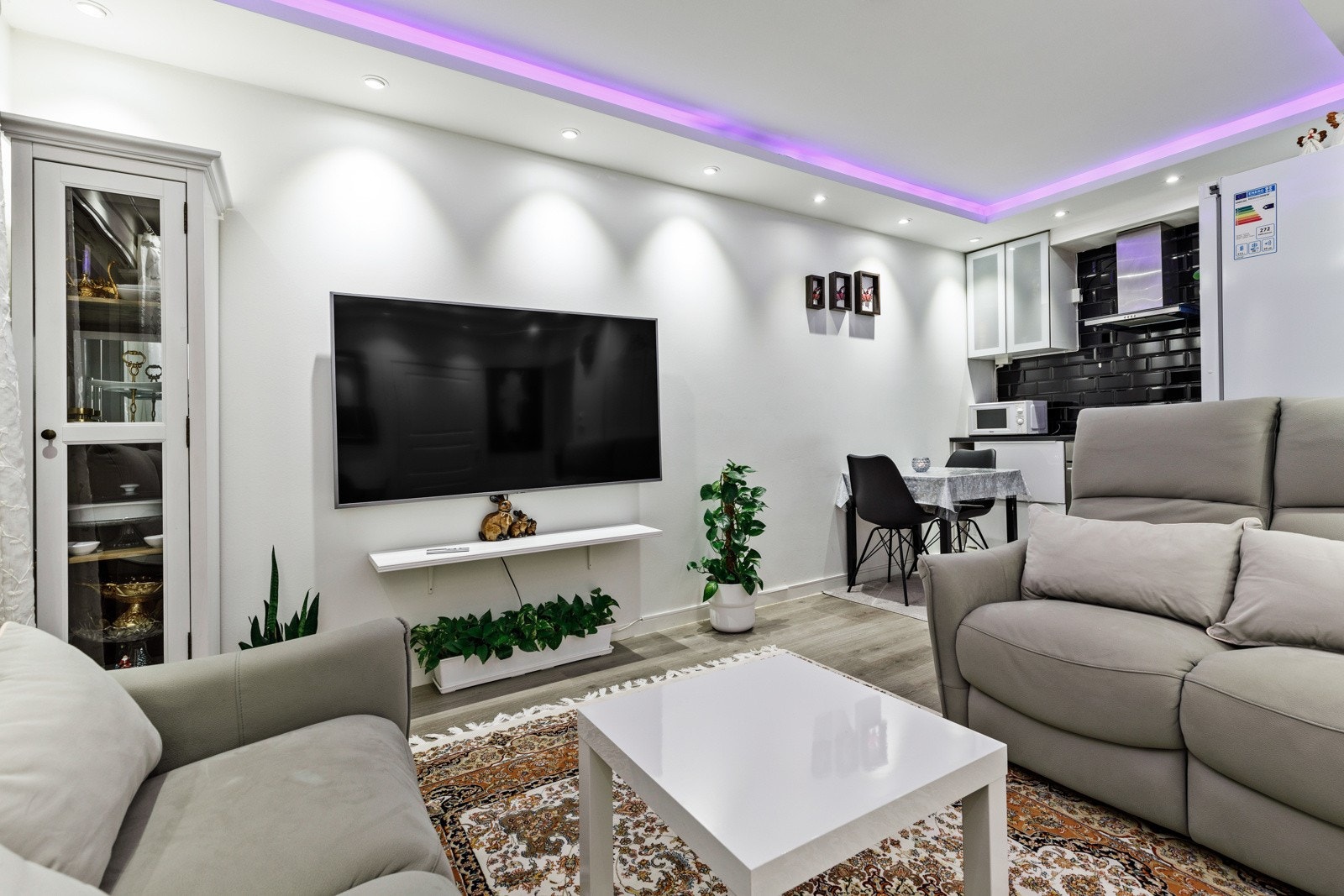 Åpen og sosial stue/kjøkken løsning Galleribilde