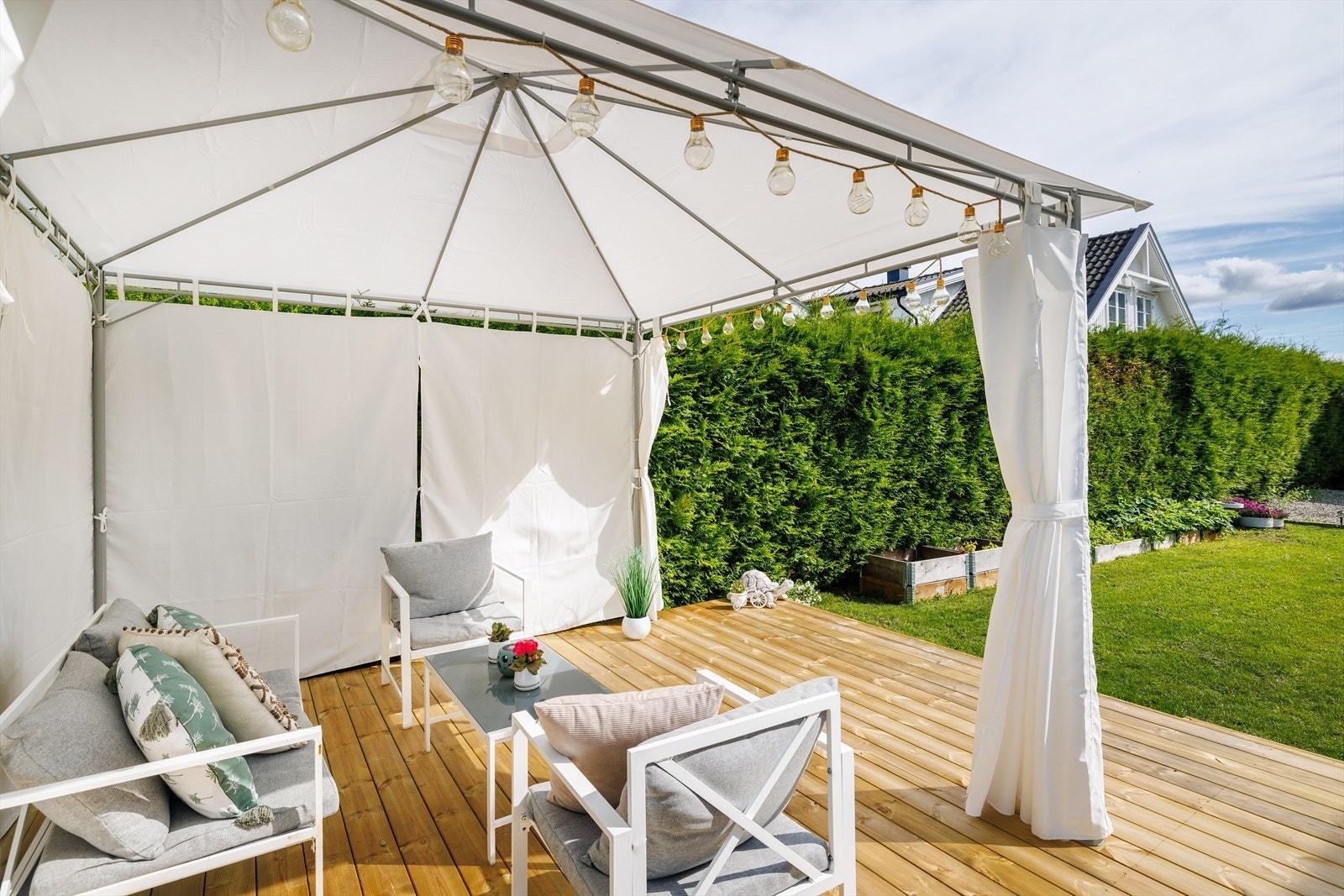 Hagen ligger skjermet til uten innsyn og har fine solforhold. Galleribilde