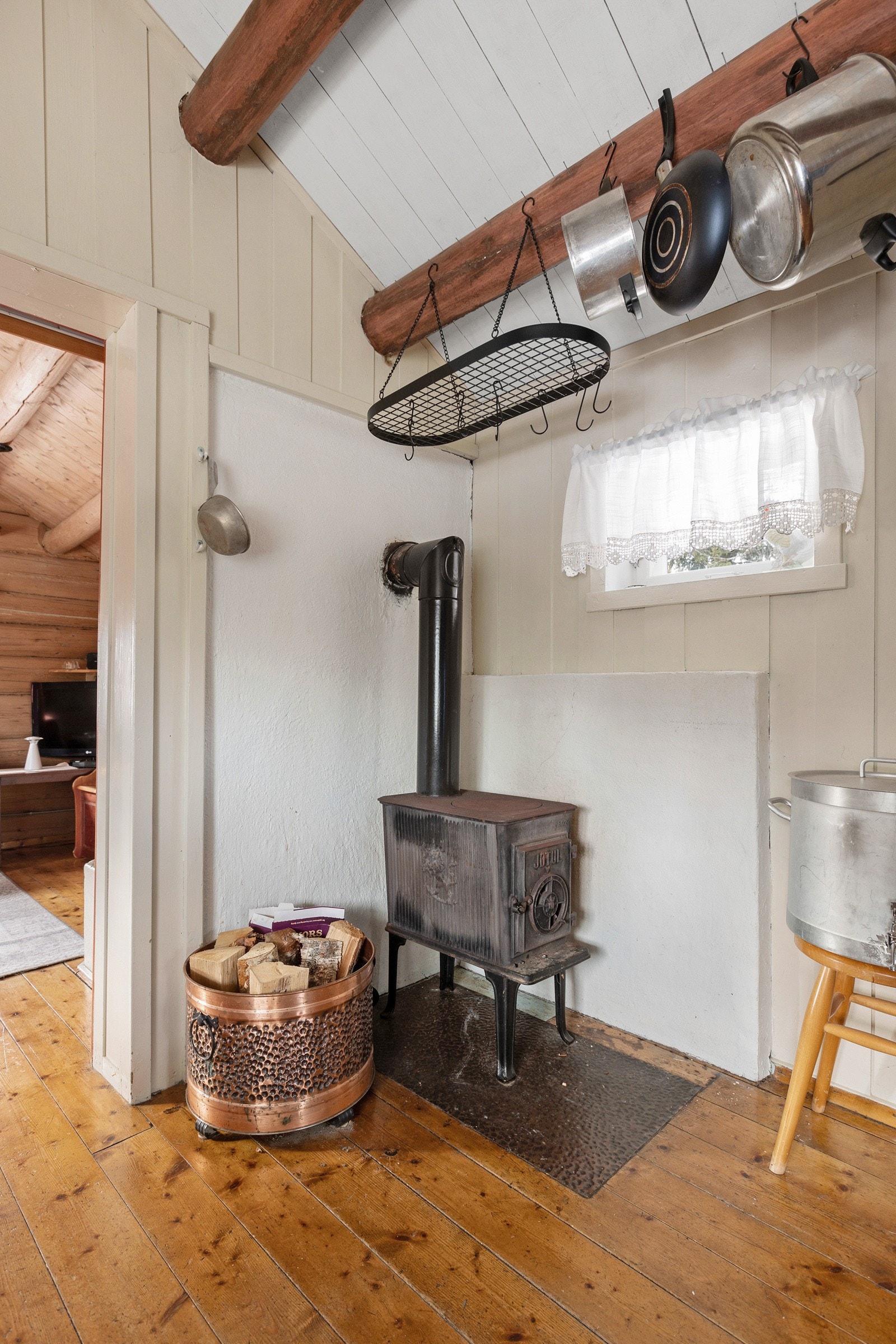 Vedovn også installert på kjøkkenet. Galleribilde