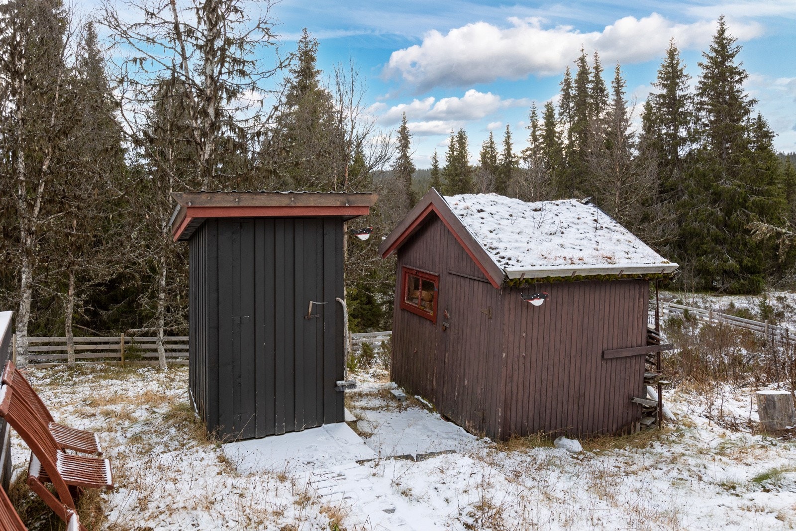 Utedo og anneks. Galleribilde