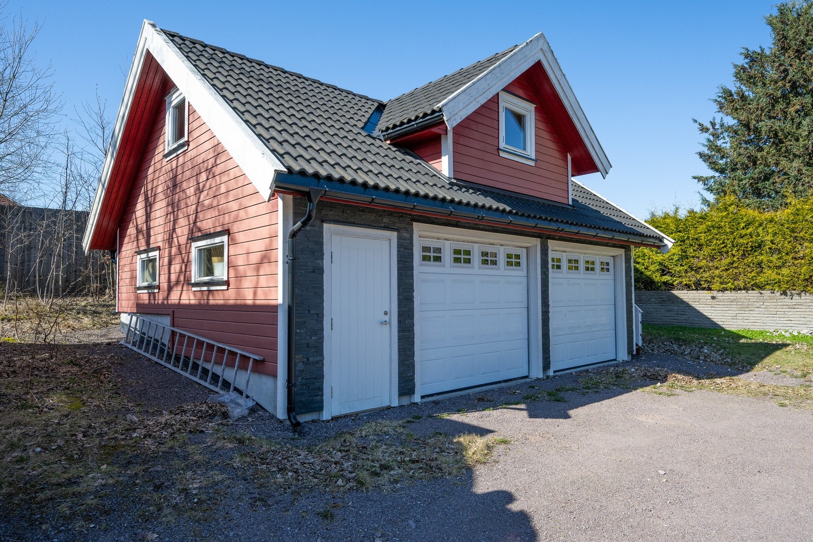 Garasjen var nyoppført i 2011 Galleribilde