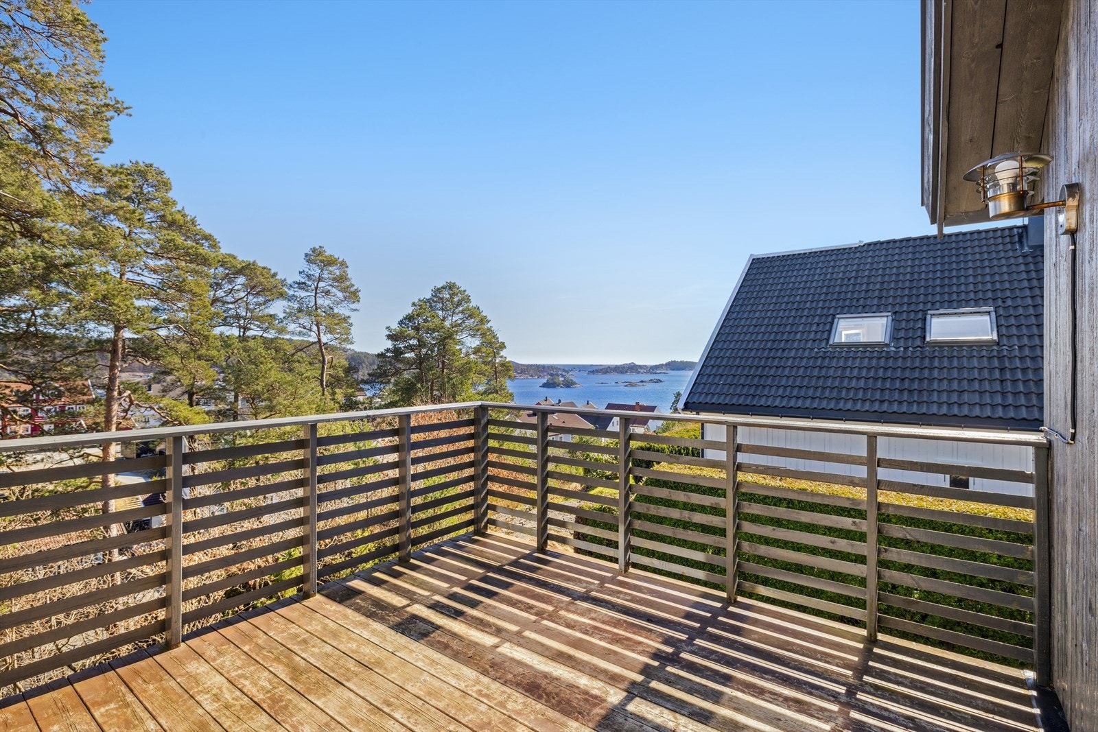 Stor, sørvendt balkong hvor fine sommerdager kan nytes! Galleribilde