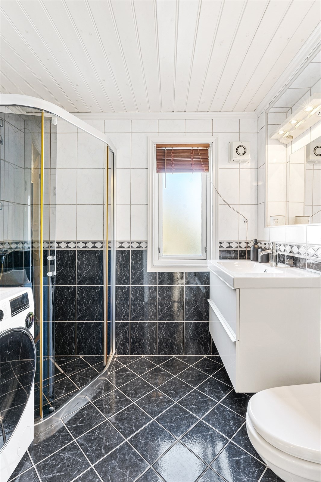 Helfliset bad med varmekabler under Galleribilde